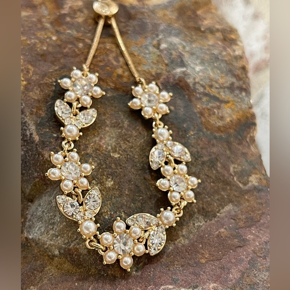 Gold-Tone Crystal & Imitation Pearl
Flower Slider Bracelet - Picture 3 of 12